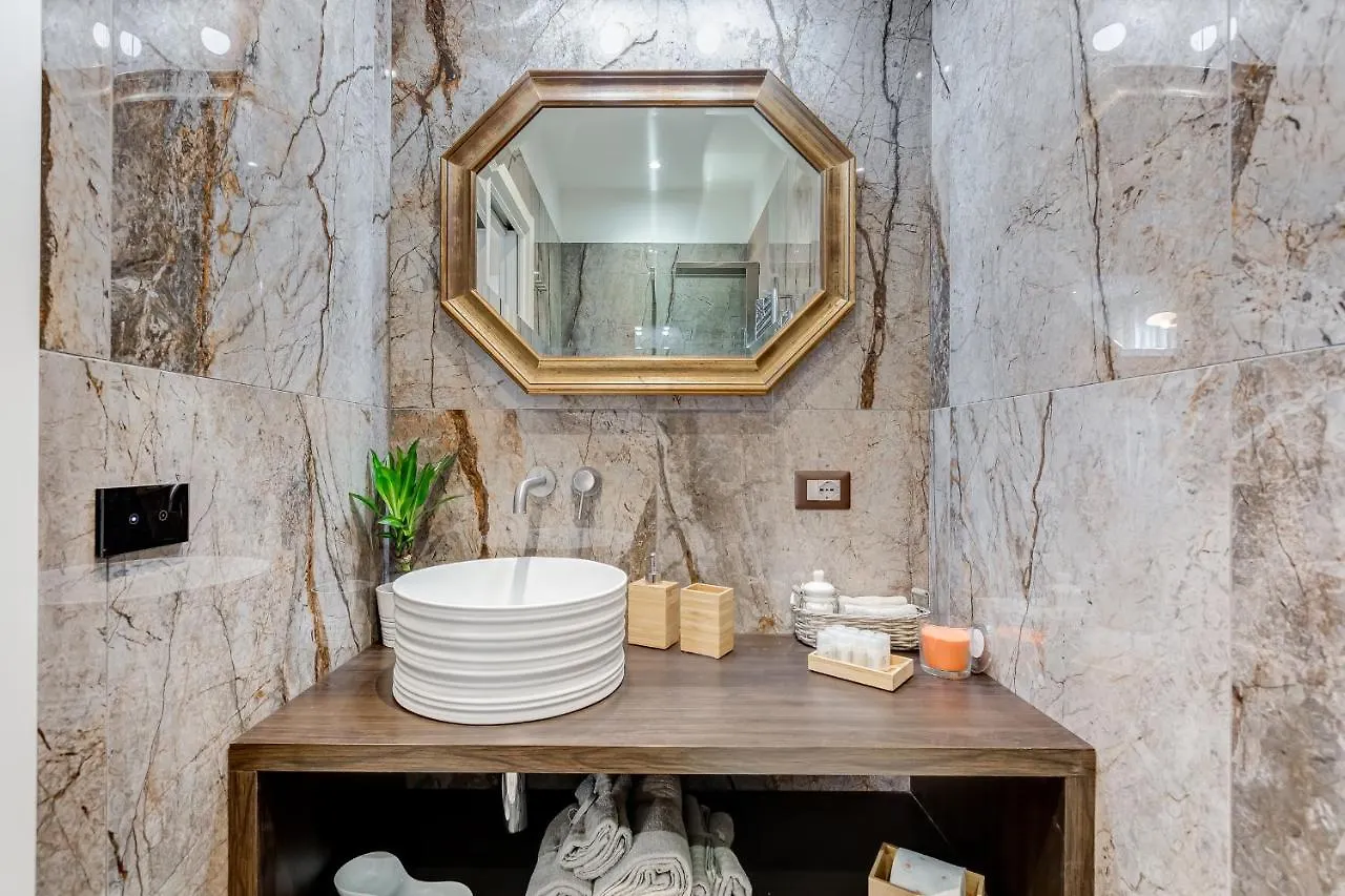 Apartment Lovely Loft In The Center Of Rome. Fabrizia Italy